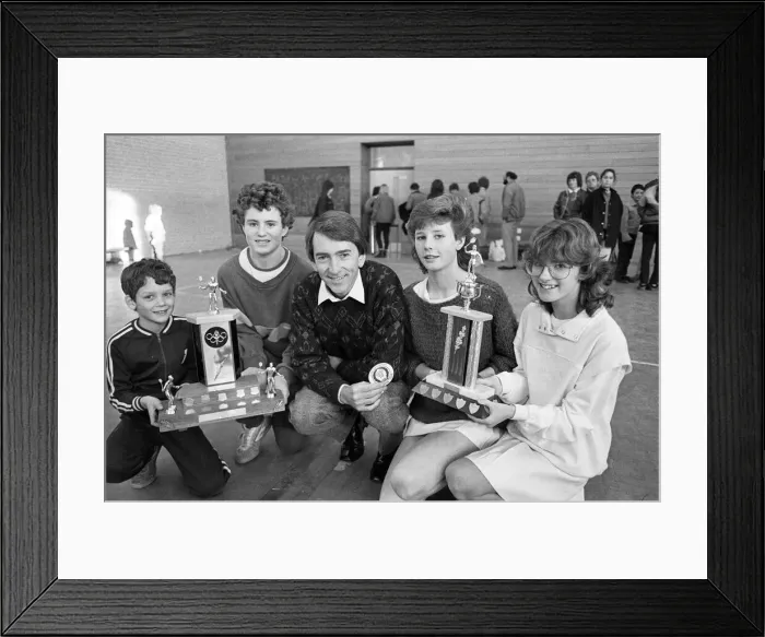 Framed Print : Krypton Factor host Gordon Burns presents Kirklessa Junior Badminton Open tournament Framed Print : Krypton Factor host Gordon Burns presents Kirklessa Junior Badminton Open tournament