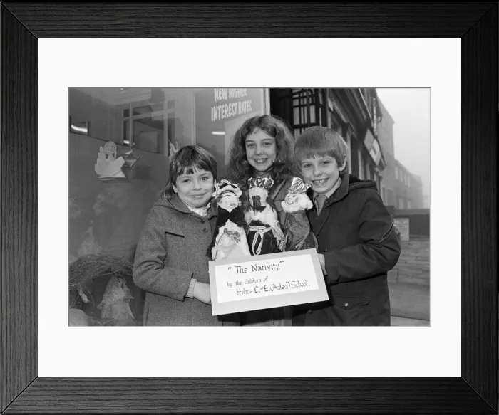 Framed Print : Helme Junior School pupils arranging their Nativity scene in the window of a Meltham