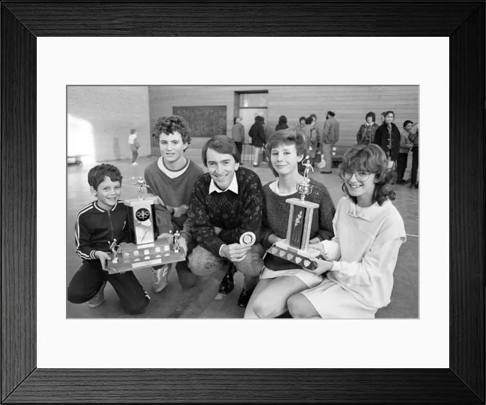 Framed Print : Krypton Factor host Gordon Burns presents Kirklessa Junior Badminton Open tournament Framed Print : Krypton Factor host Gordon Burns presents Kirklessa Junior Badminton Open tournament