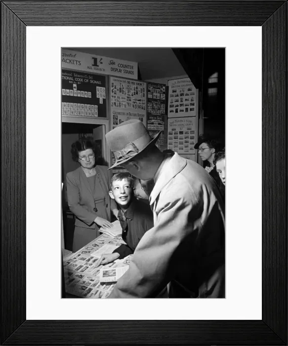 Framed Print : School boys at the 1948 Model Engineer Exhibition at Seymour Hall, London Framed Print : School boys at the 1948 Model Engineer Exhibition at Seymour Hall, London