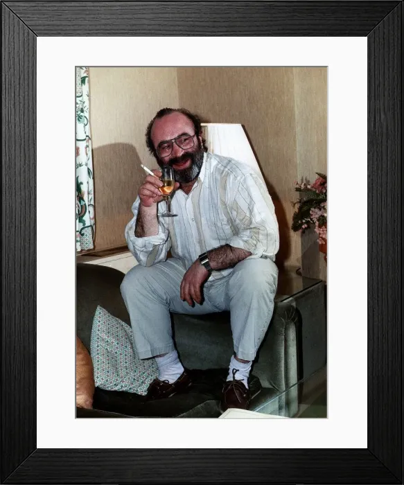 Framed Print : Bob Hoskins Actor drinking a glass of wine and smoking a cigrette DBase