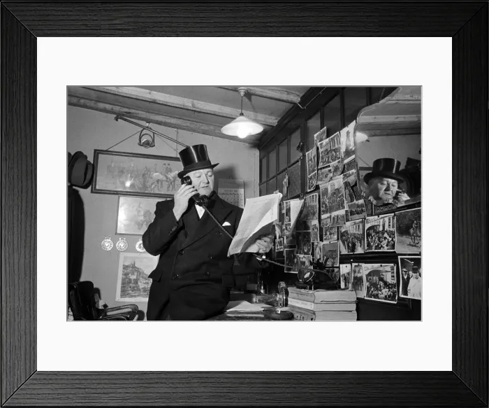 Framed Print : Cart and Van Horse Auction, New Kent Road, London, circa December 1947 Framed Print : Cart and Van Horse Auction, New Kent Road, London, circa December 1947