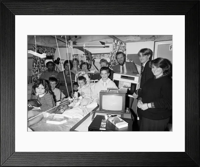Framed Print : Huddersfield Polytechnic catering students present items to the Children Framed Print : Huddersfield Polytechnic catering students present items to the Children