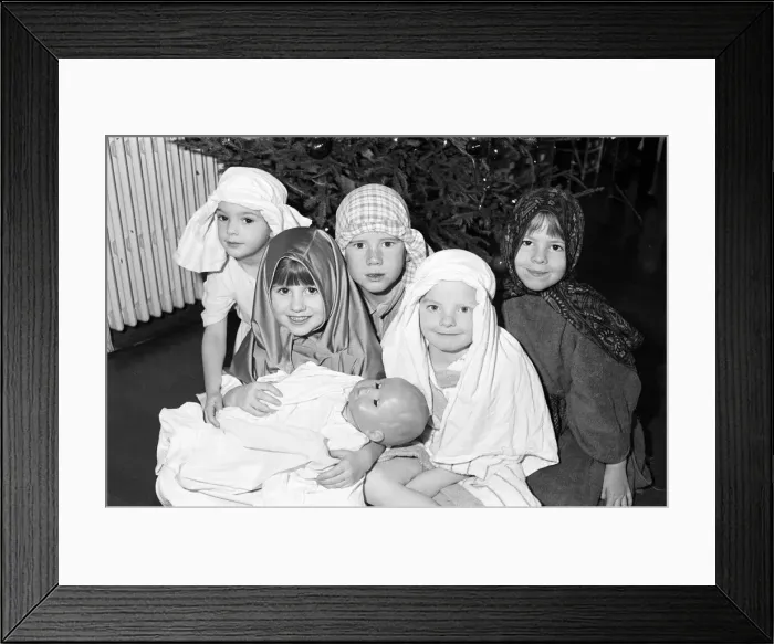 Framed Print : Shepley First School prepare for their Nativity Play. 9th December 1991