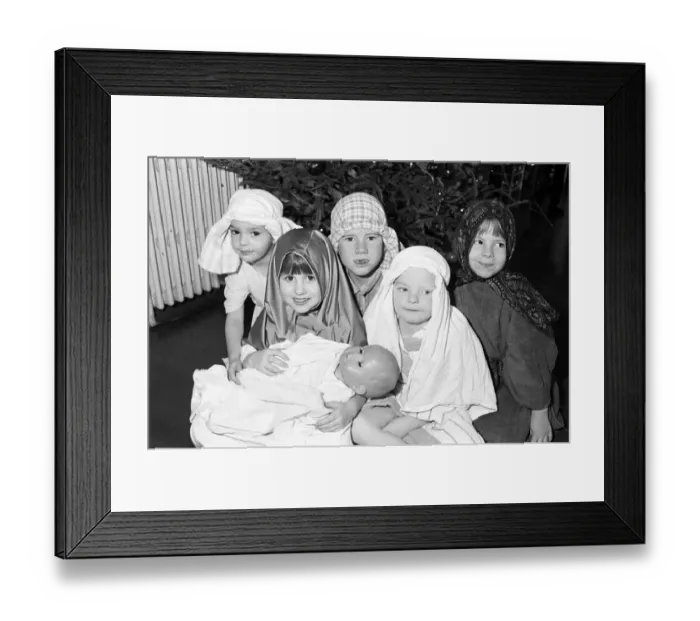 Framed Print : Shepley First School prepare for their Nativity Play. 9th December 1991