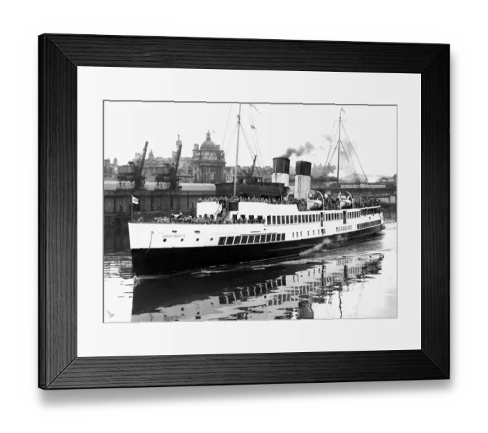 Framed Print : The Queen Mary II making her way down the Clyde on her daily trip to the coast, Glasgow Framed Print : The Queen Mary II making her way down the Clyde on her daily trip to the coast, Glasgow