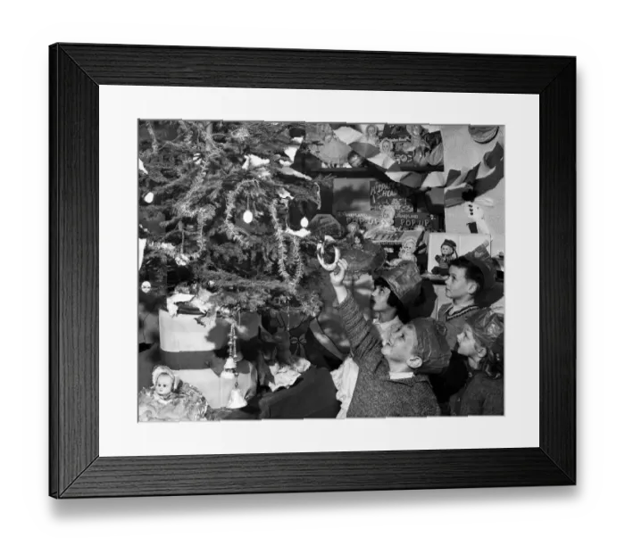 Framed Print : Guest at a Christmas party given by Liverpool Child Welfare Association at their Copperas