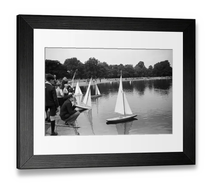 Framed Print : Children and adults sailing their toy yachts on the Round Pond in Kensington Gardens Framed Print : Children and adults sailing their toy yachts on the Round Pond in Kensington Gardens