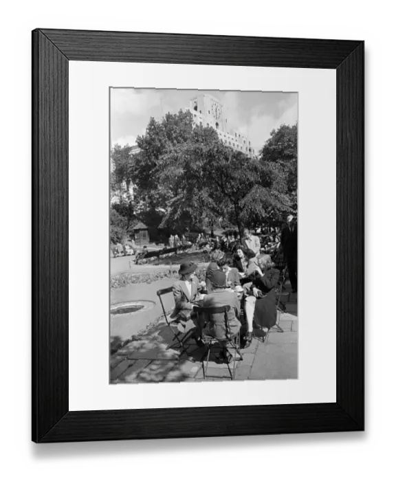 Framed Print : Ladies enjoying afternoon tea in Victoria Gardens on the Embankment, London