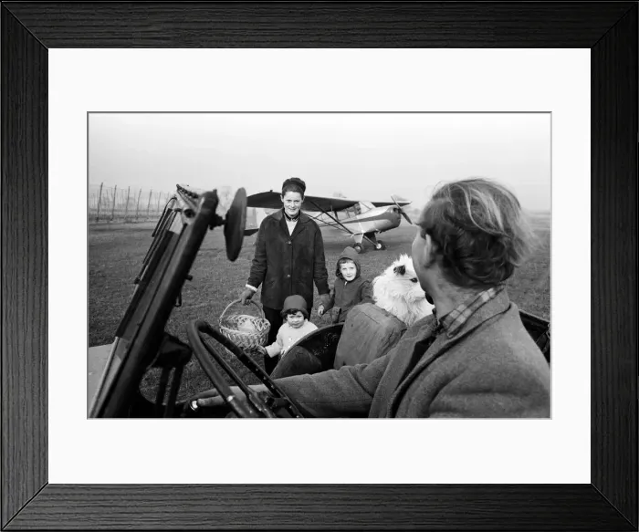 Framed Print : Mrs Diana Freeman from Headcorn, Kent set out to obtain her Pilot Framed Print : Mrs Diana Freeman from Headcorn, Kent set out to obtain her Pilot