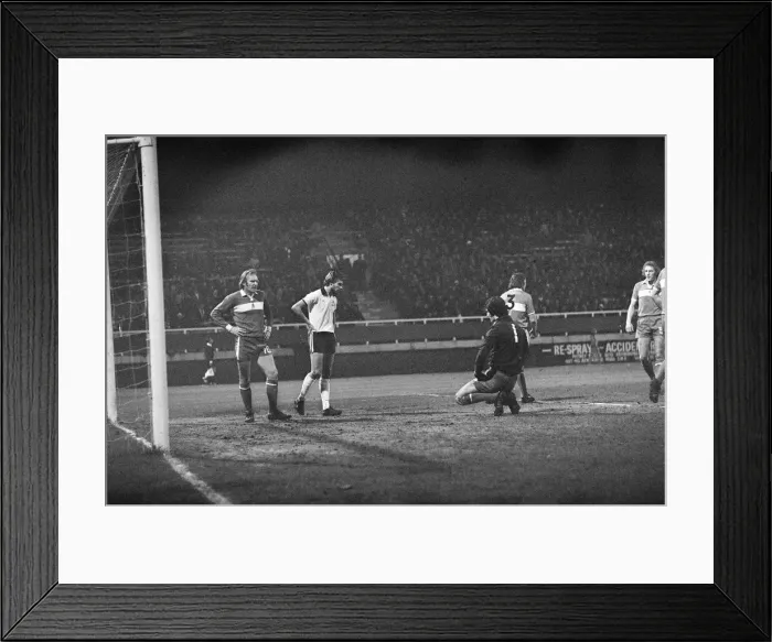 Framed Print : Fulham 0-0 Middlesbrough, Anglo Scottish Cup Final, 2nd Leg at Craven Cottage Framed Print : Fulham 0-0 Middlesbrough, Anglo Scottish Cup Final, 2nd Leg at Craven Cottage