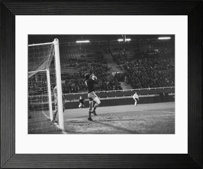 Framed Print : Fulham 0-0 Middlesbrough, Anglo Scottish Cup Final, 2nd Leg at Craven Cottage Framed Print : Fulham 0-0 Middlesbrough, Anglo Scottish Cup Final, 2nd Leg at Craven Cottage
