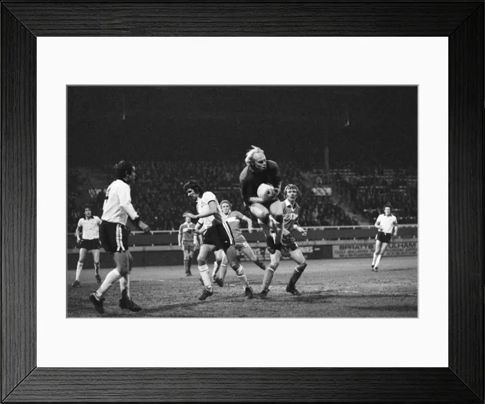 Framed Print : Fulham 0-0 Middlesbrough, Anglo Scottish Cup Final, 2nd Leg at Craven Cottage Framed Print : Fulham 0-0 Middlesbrough, Anglo Scottish Cup Final, 2nd Leg at Craven Cottage
