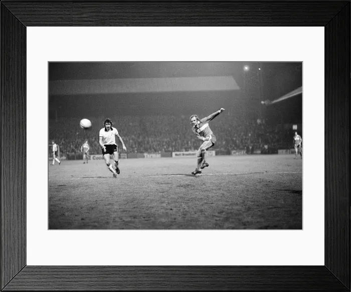 Framed Print : Fulham 0-0 Middlesbrough, Anglo Scottish Cup Final, 2nd Leg at Craven Cottage Framed Print : Fulham 0-0 Middlesbrough, Anglo Scottish Cup Final, 2nd Leg at Craven Cottage