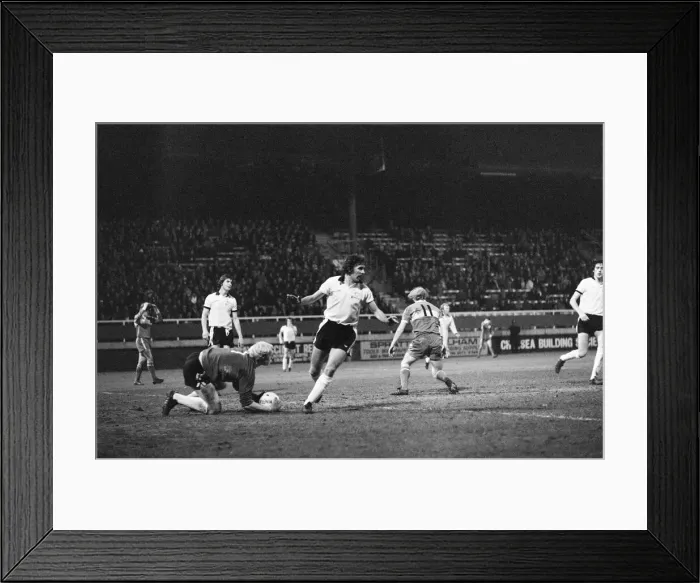 Framed Print : Fulham 0-0 Middlesbrough, Anglo Scottish Cup Final, 2nd Leg at Craven Cottage Framed Print : Fulham 0-0 Middlesbrough, Anglo Scottish Cup Final, 2nd Leg at Craven Cottage