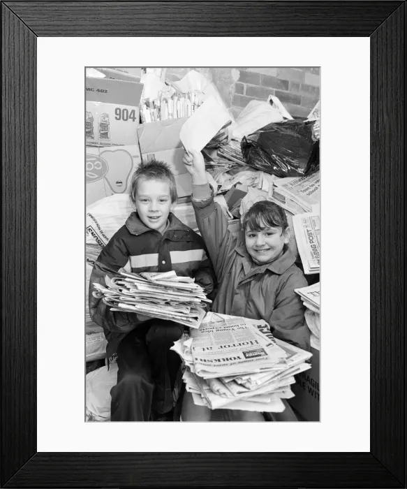 Framed Print : Pupils at Flockton First School, winners of 250 pounds first prize in a Competition