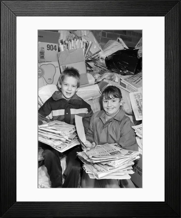 Framed Print : Pupils at Flockton First School, winners of 250 pounds first prize in a Competition