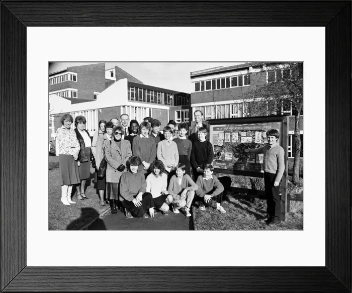Framed Print : Pupils from Moor End School, Crosland Moor, display their environmental projects Framed Print : Pupils from Moor End School, Crosland Moor, display their environmental projects