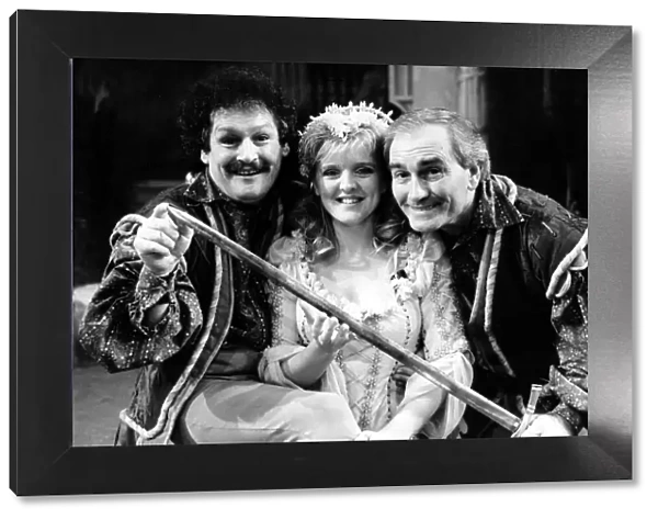 Cannon and Ball star as evil robbers in Babes in the Wood