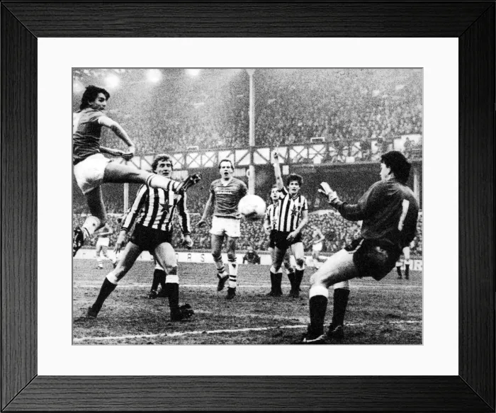 Framed Print : Everton 4 - 0 Newcastle at Goodison Park. Newcastle United Keeper Kevin Carr blocks a Framed Print : Everton 4 - 0 Newcastle at Goodison Park. Newcastle United Keeper Kevin Carr blocks a