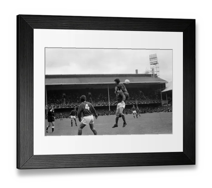 Framed Print : Leicester City 1-0 Liverpool, Charity Shield football match at Filbert Street
