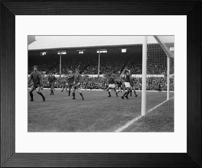 Framed Print : Leicester City 1-0 Liverpool, Charity Shield football match at Filbert Street