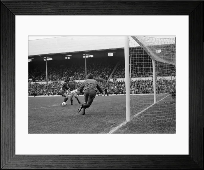 Framed Print : Leicester City 1-0 Liverpool, Charity Shield football match at Filbert Street Framed Print : Leicester City 1-0 Liverpool, Charity Shield football match at Filbert Street