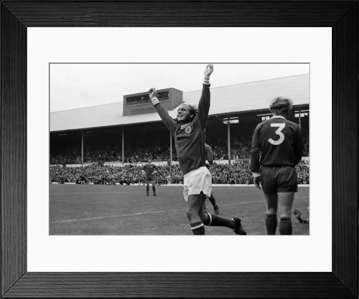 Framed Print : Leicester City 1-0 Liverpool, Charity Shield football match at Filbert Street Framed Print : Leicester City 1-0 Liverpool, Charity Shield football match at Filbert Street