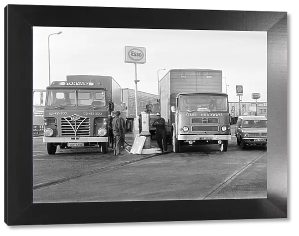 Diesel Fuel Queues, Corley Service Station, Birmingham, Wednesday 12th December 1973