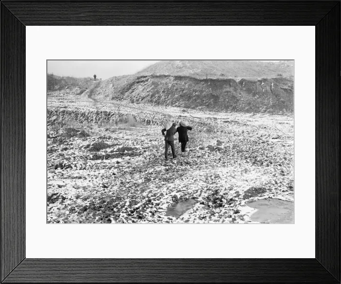 Framed Print : Scavenging for Coal, Hednesford, Staffordshire, Monday 31st January 1972