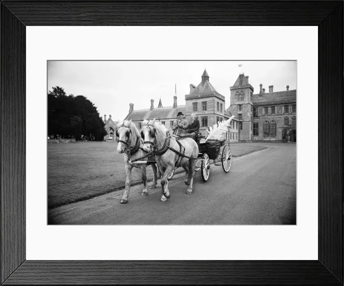 Framed Print : Coach and Horses, being used to beat the fuel shortage at Walton Hall, Walton Framed Print : Coach and Horses, being used to beat the fuel shortage at Walton Hall, Walton