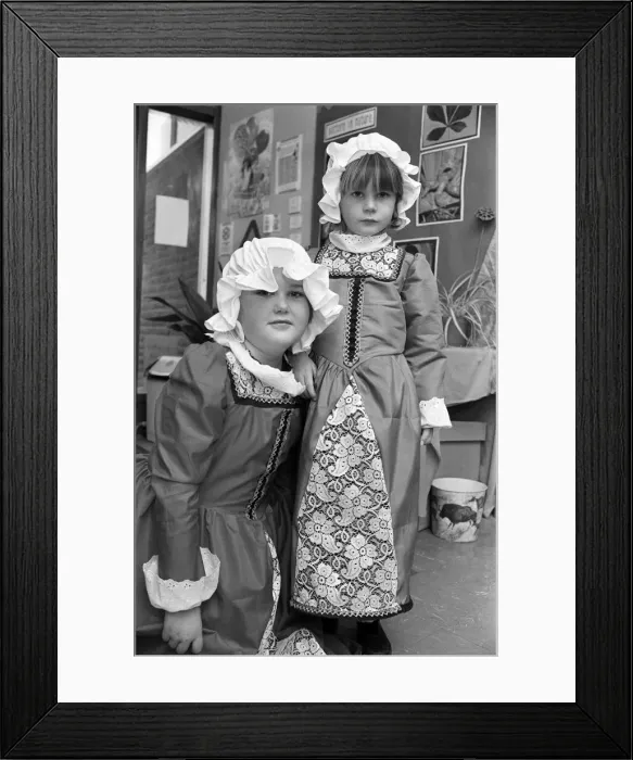 Framed Print : Helme CE School steps back to Tudor times. 28th November 1991