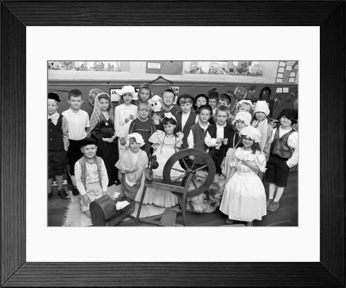 Framed Print : Helme CE School steps back to Tudor times. 28th November 1991 Framed Print : Helme CE School steps back to Tudor times. 28th November 1991