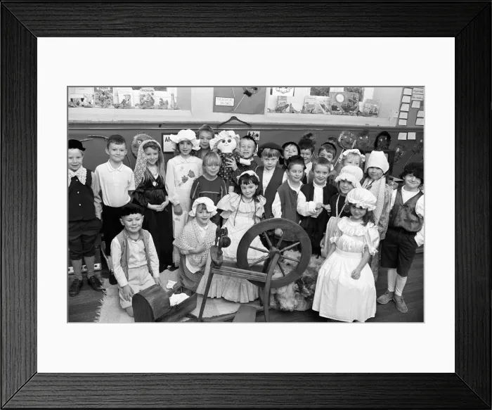 Framed Print : Helme CE School steps back to Tudor times. 28th November 1991 Framed Print : Helme CE School steps back to Tudor times. 28th November 1991