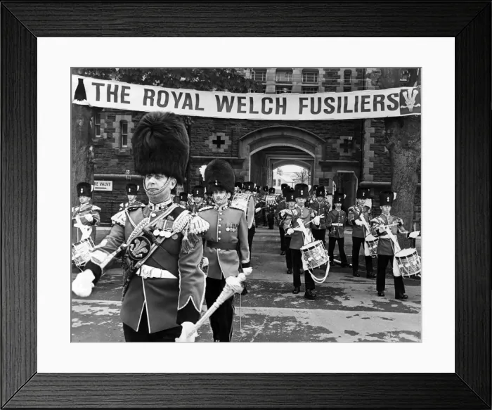 Framed Print : The 1st Battalion of the Royal Welch Fusiliers, march into Maindy Barracks, Cardiff Framed Print : The 1st Battalion of the Royal Welch Fusiliers, march into Maindy Barracks, Cardiff