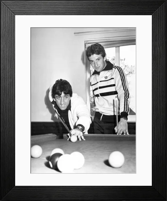 Framed Print : Everton footballer Kevin Sheedy enjoying a game of pool with teammate David Johnson