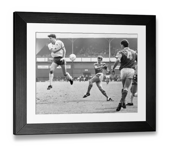 Framed Print : Everton footballer Kevin Sheedy chas a shot at goal blocked by Chelsea defenders during Framed Print : Everton footballer Kevin Sheedy chas a shot at goal blocked by Chelsea defenders during