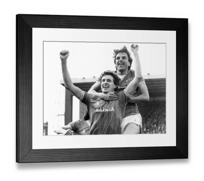 Framed Print : Everton footballer Kevin Sheedy congratulated by teammate Graeme Sharp after he scored