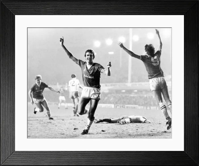 Framed Print : League Cup Fourth Round replay match at Goodison Park. Everton 2 v West Ham United Framed Print : League Cup Fourth Round replay match at Goodison Park. Everton 2 v West Ham United