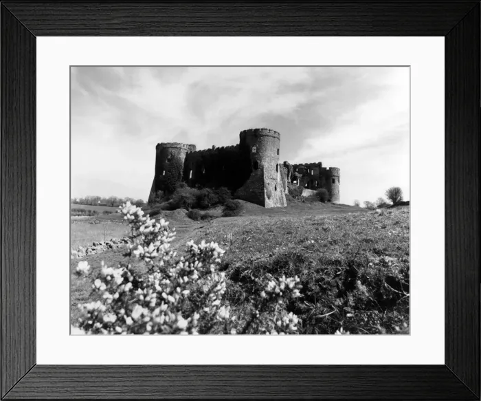 Framed Print : Carew Castle, a castle in the civil parish of Carew in the Welsh county of Pembrokeshire