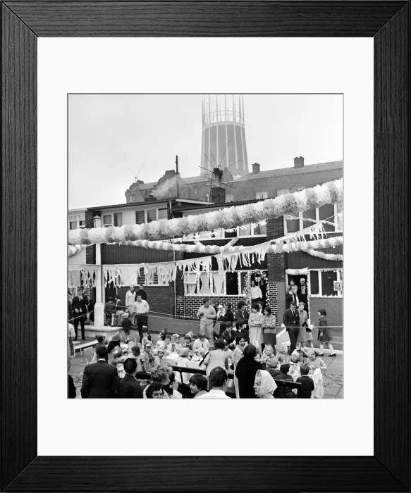 Framed Print : Celebrations in Liverpool, Merseyside to mark the opening of the new Liverpool