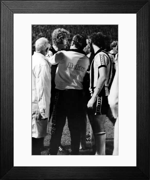 Framed Print : Newcastles Mike Mahoney (Mick Mahoney) UEFA cup tie 1st round, 1st leg Framed Print : Newcastles Mike Mahoney (Mick Mahoney) UEFA cup tie 1st round, 1st leg