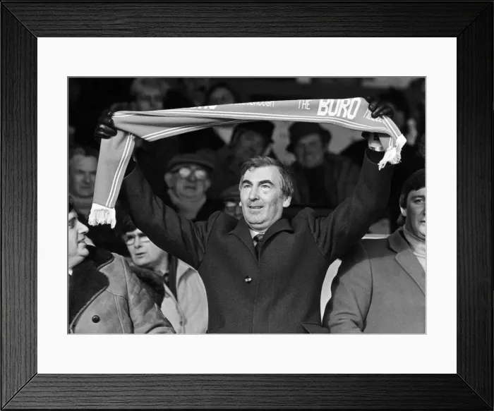 Framed Print : Middlesbrough FC chairman Alf Duffield, holding a club scarf high over his head Framed Print : Middlesbrough FC chairman Alf Duffield, holding a club scarf high over his head