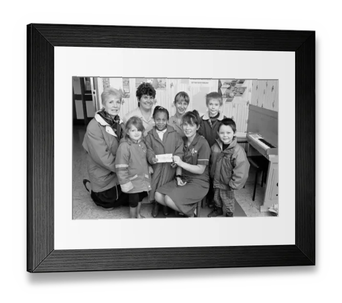 Framed Print : Greenside Infants and Nursery school pupils visited the Huddersfield Royal Infirmary to