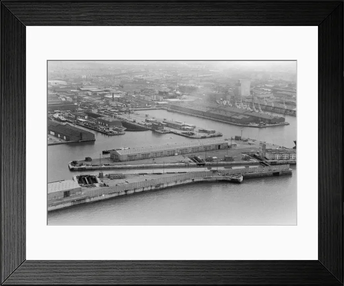 Framed Print : Aerial view of Liverpool Docks, Merseyside. 17th August 1980 Framed Print : Aerial view of Liverpool Docks, Merseyside. 17th August 1980