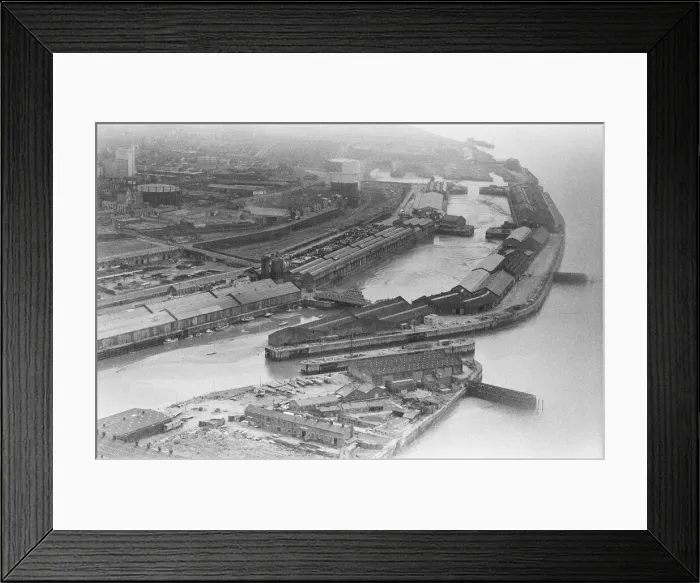 Framed Print : Aerial view of Liverpool Docks, Merseyside. 17th August 1980 Framed Print : Aerial view of Liverpool Docks, Merseyside. 17th August 1980