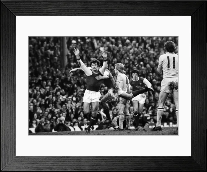 Framed Print : Arsenal 3-1 Coventry City, FA Cup match at Highbury, Saturday 29th January 1977