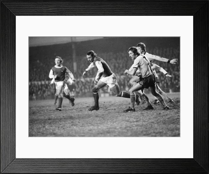 Framed Print : Arsenal 3-0 Coventry City, FA Cup Replay match at Highbury, Wednesday 29th January 1975 Framed Print : Arsenal 3-0 Coventry City, FA Cup Replay match at Highbury, Wednesday 29th January 1975