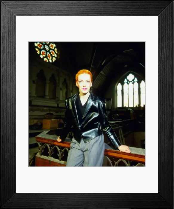 Framed Print : Annie Lennox standing in church 1983 Framed Print : Annie Lennox standing in church 1983