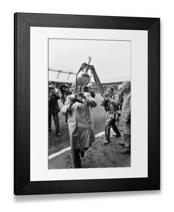 Framed Print : English League Division One match at Anfield. Liverpool 1 v Aston Villa 1 Framed Print : English League Division One match at Anfield. Liverpool 1 v Aston Villa 1